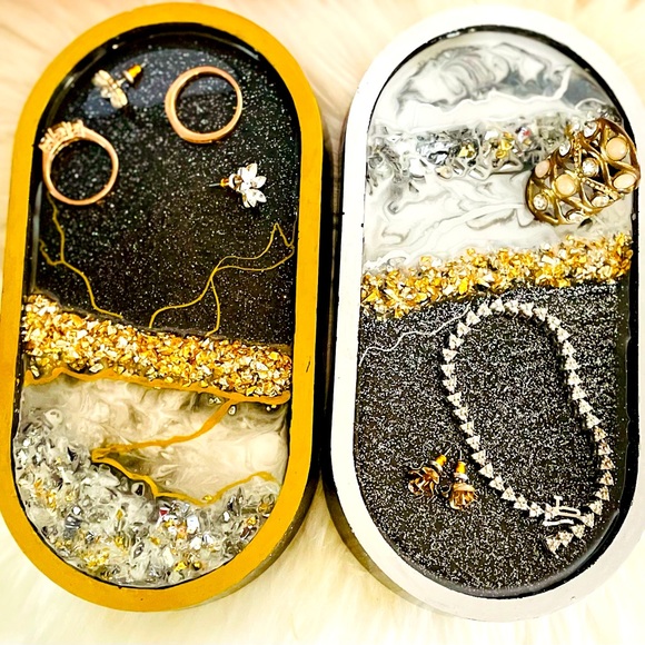 Gold Resin Tray – Handmade Vanity & Jewelry Dish - Picture 5 of 9